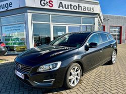 Schwarz Gebraucht 2015 Volvo V60 Momentum Kombi | 10.890 € (Fairer Preis)
