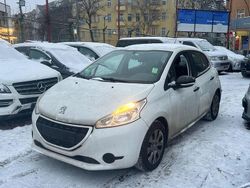 Weiß Gebraucht 2013 Peugeot 208 Access Kleinwagen | 3.499 € (Guter Preis)