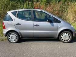 Grau Gebraucht 2000 Mercedes A160 Classic Limousine | 2.399 € (Etwas zu teuer)