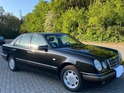 Schwarz Gebraucht 1998 Mercedes E240 Elegance Limousine | 6.499 € (Teuer)
