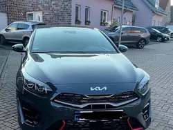Grau Gebraucht 2022 Kia ProCeed GT Kleinwagen | 27.500 € (Etwas zu teuer)