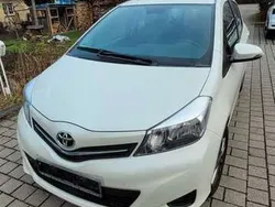 Weiß Gebraucht 2014 Toyota Yaris Edition Limousine | 6.999 € (Superpreis)