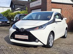 Weiß Gebraucht 2018 Toyota Aygo X-play Kleinwagen | 10.800 € (Fairer Preis)