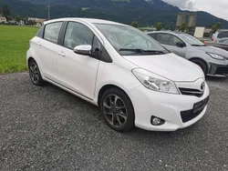 Weiß Gebraucht 2013 Toyota Yaris Cool Limousine | 4.950 € (Guter Preis)
