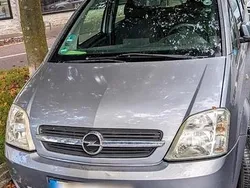 Grau Gebraucht 2005 Opel Meriva Van / Kleinbus | 2.450 €