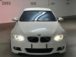 Weiß Gebraucht 2007 BMW 320 Coupé | 11.200 €