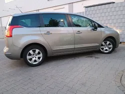 Grau Gebraucht 2012 Peugeot 5008 Family Van / Kleinbus | 4.300 € (Fairer Preis)
