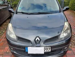 Grau Gebraucht 2005 Renault Clio II Dynamique Limousine | 750 € (Superpreis)