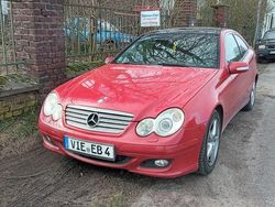 Rot Gebraucht 2004 Mercedes 200 Coupé | 4.250 €