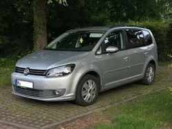 Silber Gebraucht 2010 VW Touran Comfortline Van / Kleinbus | 6.400 € (Etwas zu teuer)