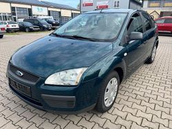 Grün Gebraucht 2006 Ford Focus Trend Limousine | 2.890 € (Teuer)