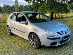 Silber Gebraucht 2007 VW Golf V Comfortline Limousine | 2.400 € (Guter Preis)