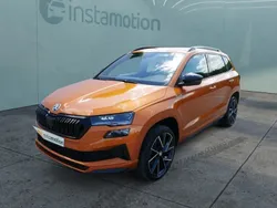 Orange Gebraucht 2024 Skoda Karoq SportLine SUV | 32.440 € (Fairer Preis)