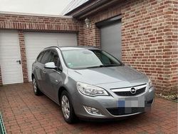 Grau Gebraucht 2011 Opel Astra Kombi | 4.199 € (Fairer Preis)