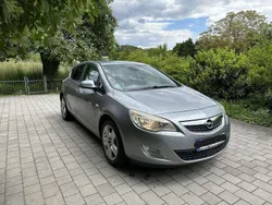 Silber Gebraucht 2011 Opel Astra Design Edition Limousine | 3.000 € (Fairer Preis)