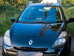 Schwarz Gebraucht 2011 Renault Clio III Kleinwagen | 4.200 €