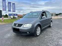 Grau Gebraucht 2005 VW Touran Basis Van / Kleinbus | 2.999 € (Fairer Preis)