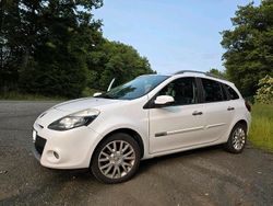 Weiß Gebraucht 2009 Renault Clio GrandTour Kombi | 1.800 €