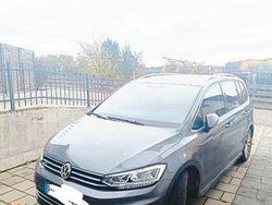 Grau Gebraucht 2019 VW Touran Highline Van / Kleinbus | 20.999 € (Guter Preis)