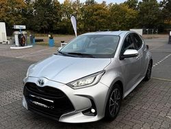 Silber Gebraucht 2023 Toyota Yaris Hybrid Kleinwagen | 20.500 € (Fairer Preis)