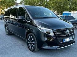 Schwarz Gebraucht 2024 Mercedes V300 Avantgarde Van / Kleinbus | 69.500 € (Fairer Preis)