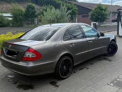 Braun Gebraucht 2006 Mercedes E200 Limousine | 7.000 € (Etwas zu teuer)