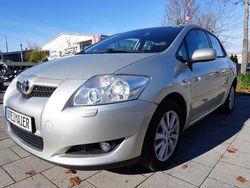 Silber Gebraucht 2008 Toyota Auris Executive Limousine | 7.650 € (Etwas zu teuer)