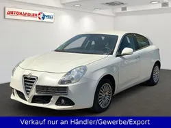 Weiß Gebraucht 2011 Alfa Romeo Giulietta Super Kleinwagen | 2.999 € (Superpreis)