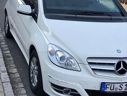 Weiß Gebraucht 2011 Mercedes B180 Van / Kleinbus | 4.499 € (Fairer Preis)
