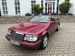 Rot Gebraucht 1994 Mercedes E220 Cabrio | 24.850 €