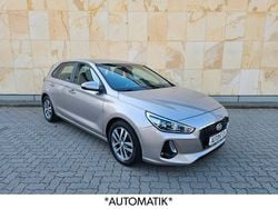 Weiß Gebraucht 2017 Hyundai i30 Trend Limousine | 15.490 € (Fairer Preis)