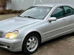 Grau Gebraucht 2000 Mercedes C200 Elegance Limousine | 3.100 € (Teuer)