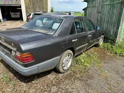 Schwarz Gebraucht 1988 Mercedes E230 Limousine | 999 €