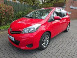 Rot Gebraucht 2014 Toyota Yaris Limousine | 6.900 € (Fairer Preis)