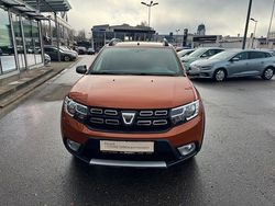 Orange Gebraucht 2017 Dacia Sandero Celebration Limousine | 9.490 € (Fairer Preis)