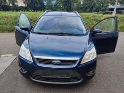 Blau Gebraucht 2010 Ford Focus Kombi | 1.300 € (Guter Preis)