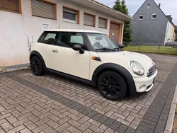 Weiß Gebraucht 2009 Mini ONE Kleinwagen | 3.600 € (Fairer Preis)