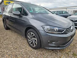 Grau Gebraucht 2017 VW Golf Sportsvan Sound Van / Kleinbus | 13.980 € (Fairer Preis)