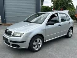 Silber Gebraucht 2005 Skoda Fabia Classic Limousine | 950 € (Fairer Preis)