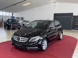 Kosmosschwarz metalliclack Gebraucht 2014 Mercedes B200 Van / Kleinbus | 16.900 € (Teuer)