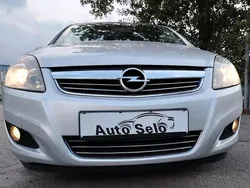 Grau Gebraucht 2011 Opel Zafira Van / Kleinbus | 2.650 € (Guter Preis)