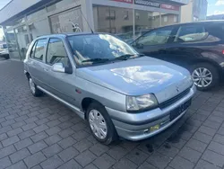 Grau Gebraucht 1992 Renault Clio Limousine | 2.999 €