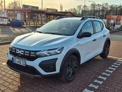 Weiß Gebraucht 2024 Dacia Sandero Expression Limousine | 13.980 € (Superpreis)