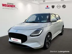 Pure white pearl met Neu 2025 Suzuki Swift Comfort+ Kleinwagen | 19.990 €