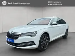 Weiß Gebraucht 2024 Skoda Superb Style Kombi | 35.980 € (Guter Preis)