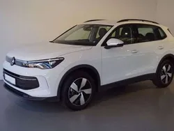Cipressinogrün metallic Gebraucht 2024 VW Tiguan Life SUV | 39.890 € (Teuer)