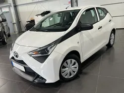 Weiß Gebraucht 2021 Toyota Aygo Kleinwagen | 7.995 € (Fairer Preis)