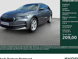 Grau Gebraucht 2024 Skoda Octavia Selection Kombi | 25.686 € (Superpreis)