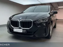 Saphirschwarz Gebraucht 2023 BMW 218 Active Tourer Van / Kleinbus | 27.899 € (Fairer Preis)