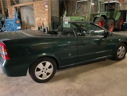 Grün Gebraucht 2002 Opel Astra Cabriolet Cabrio | 3.333 €